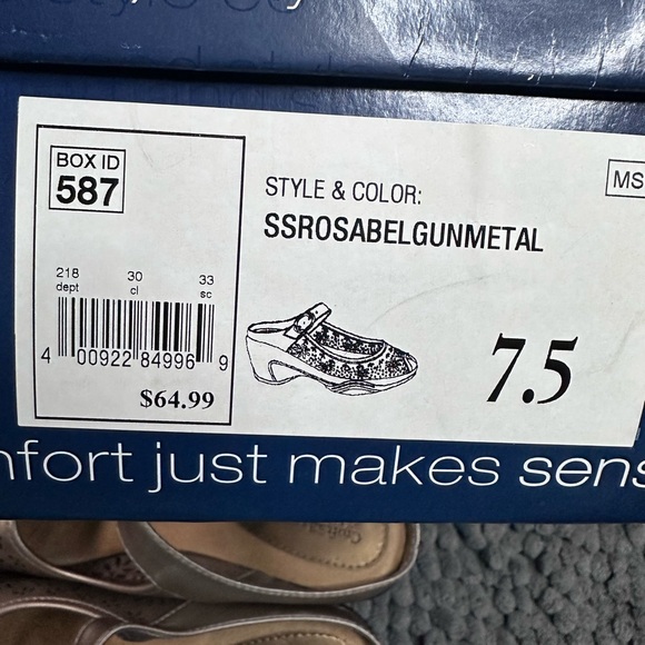 Croft & Barrow Metallic Wedged Sandals with Cutout Design - Picture 6 of 6